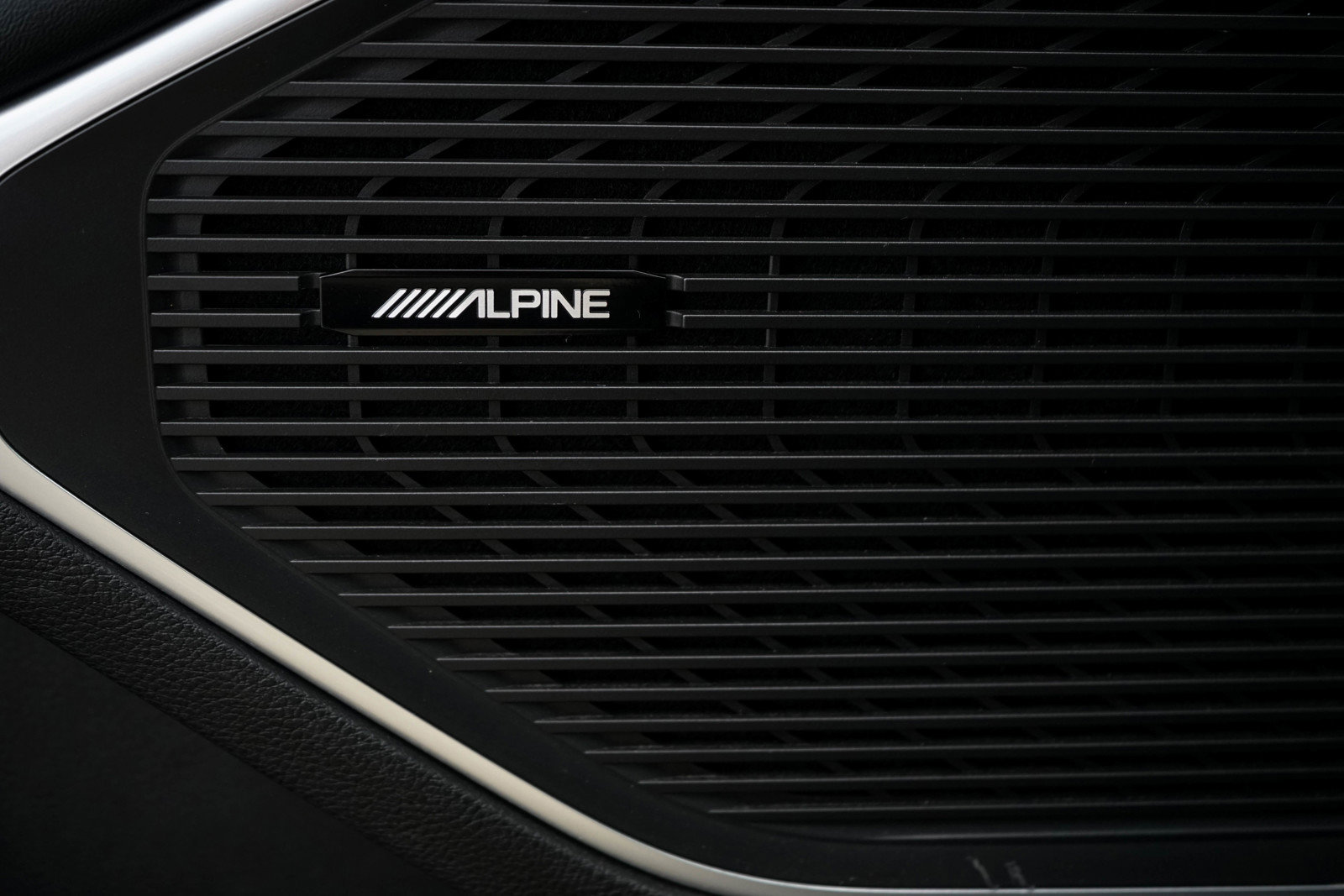 Used 2024 Jeep Wagoneer Series II w/ Flexible Seating Group image 14