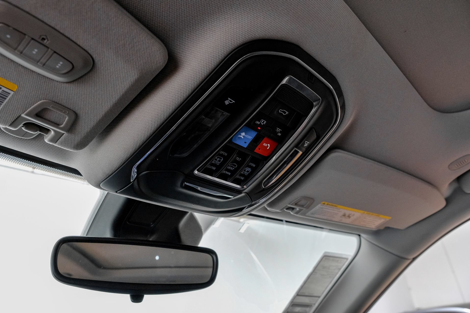Used 2023 Jeep Grand Cherokee L Limited AWD/4WD image 34
