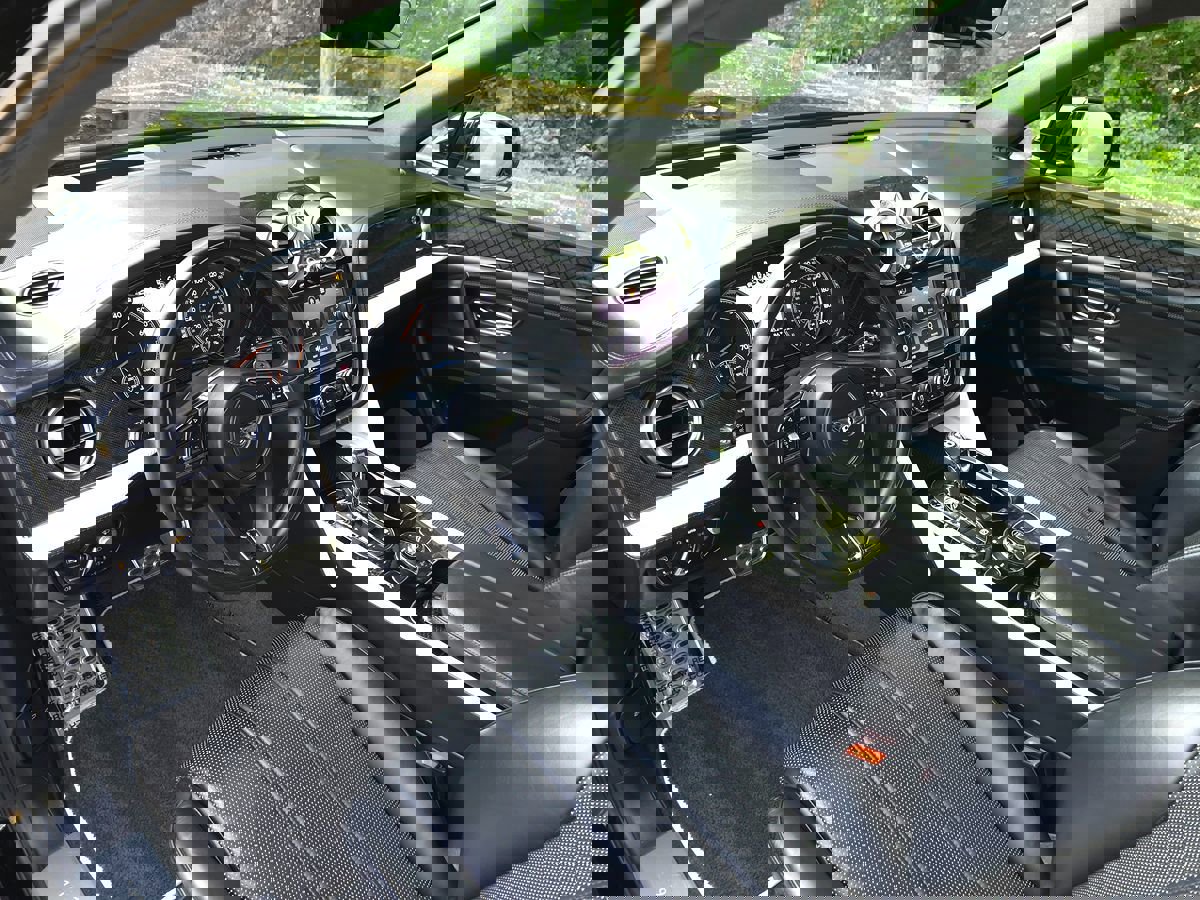 Used 2020 Bentley Bentayga Design Series image 2