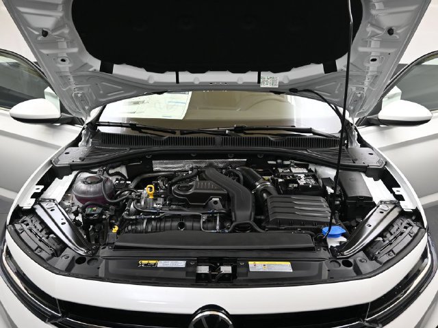 Used 2026 Volkswagen Jetta SE FWD image 9