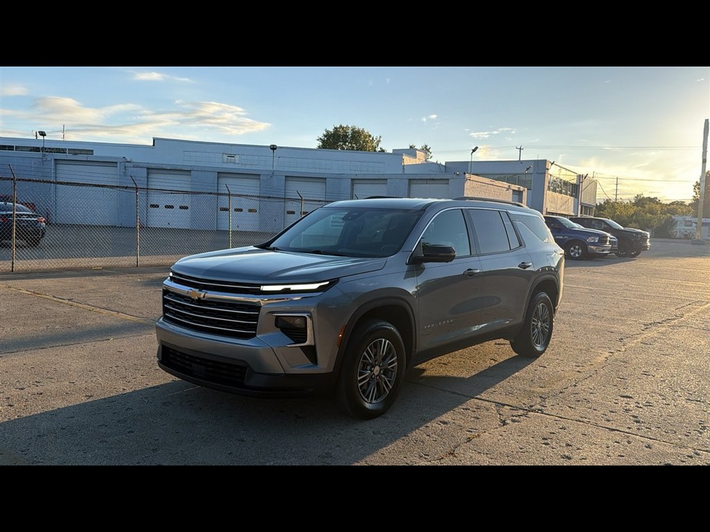 Used 2024 Chevrolet Traverse LT w/ LPO, Floor Liner Package AWD/4WD image 2