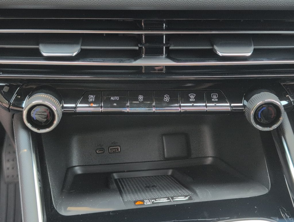 New 2026 Chevrolet Traverse RS w/ LPO, Floor Liner Package FWD image 20