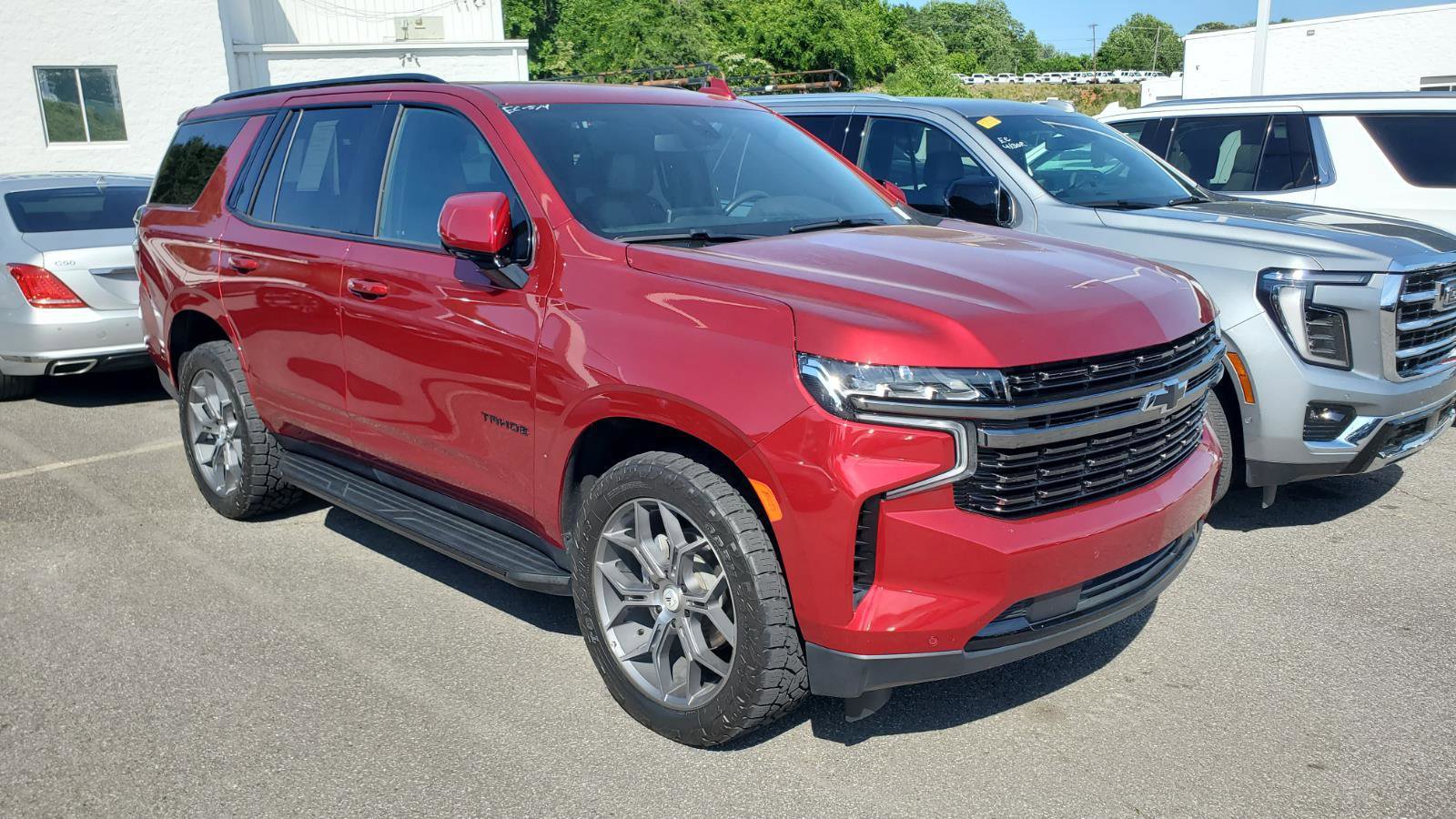 Used 2022 Chevrolet Tahoe RST w/ Luxury Package AWD/4WD image 2