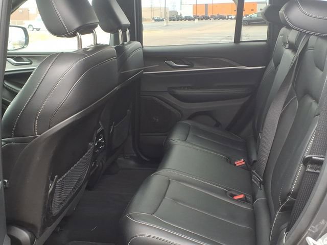Certified 2025 Jeep Grand Cherokee Limited w/ Black Appearance Package image 13