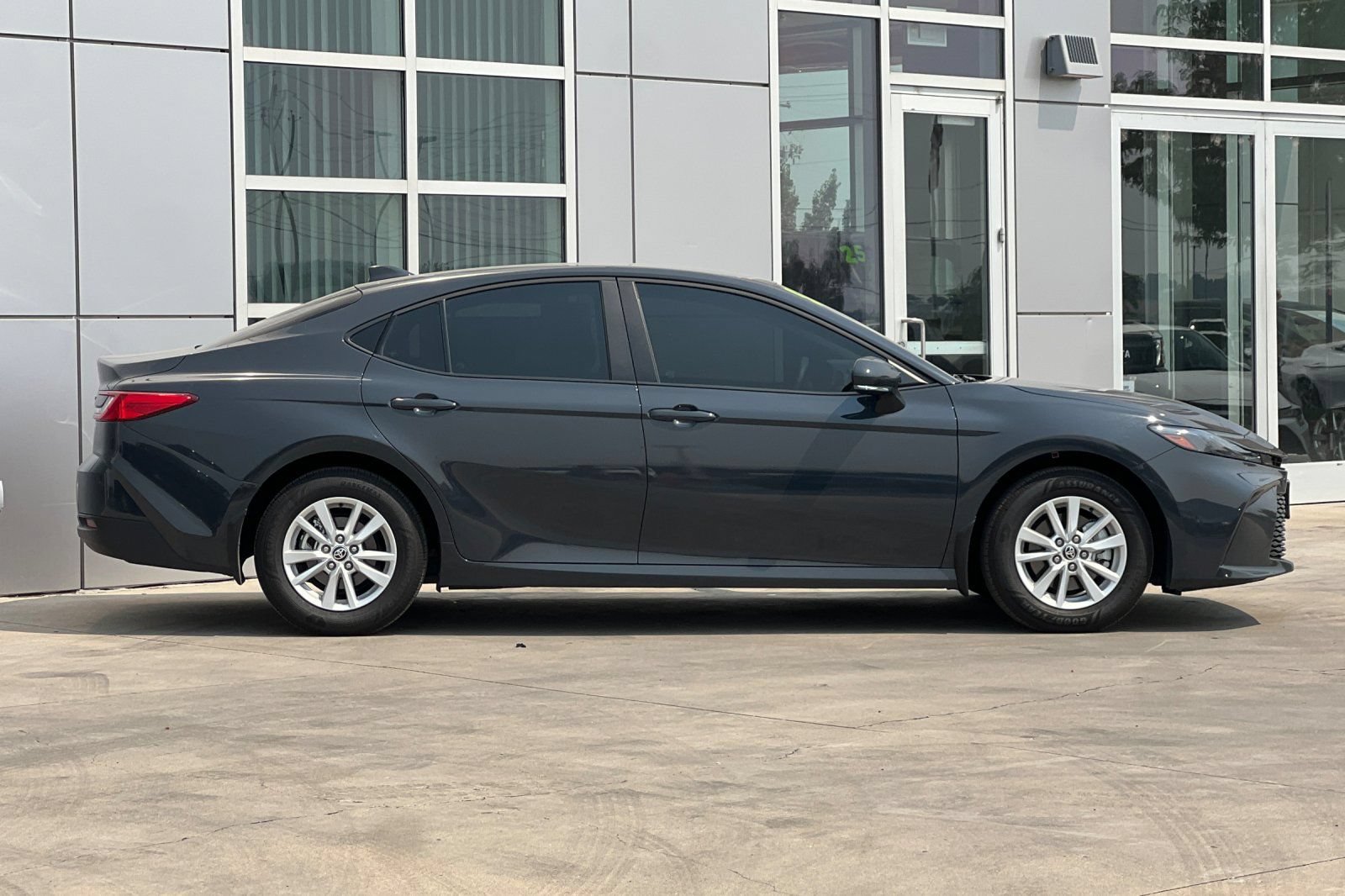 Used 2025 Toyota Camry LE w/ Convenience Package AWD/4WD image 3