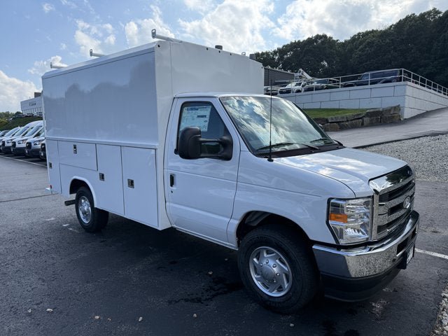 New 2027 Ford E-350 and Econoline 350 Super Duty w/ Power Equipment Group RWD image 1