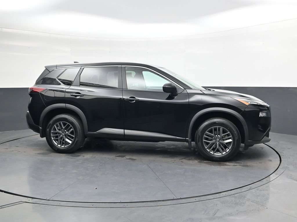 Used 2023 Nissan Rogue S image 3