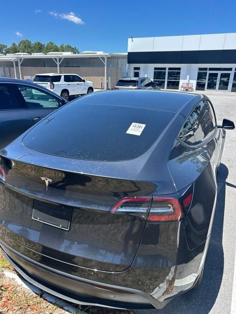 Used 2025 Tesla Model Y Long Range RWD image 2