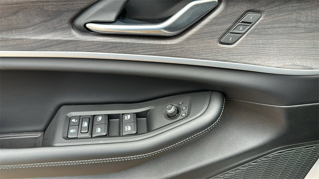 New 2025 Jeep Grand Cherokee Limited w/ Black Appearance Package image 12