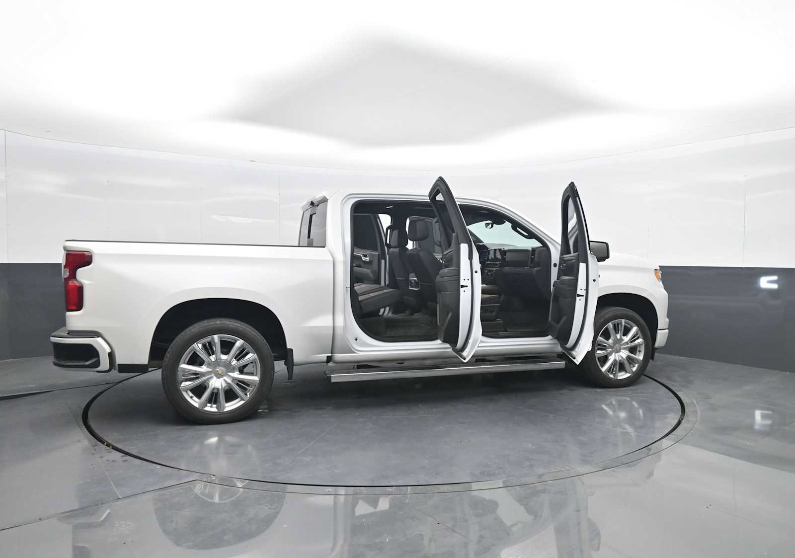 Used 2024 Chevrolet Silverado 1500 High Country w/ High Country Premium Package AWD/4WD image 49