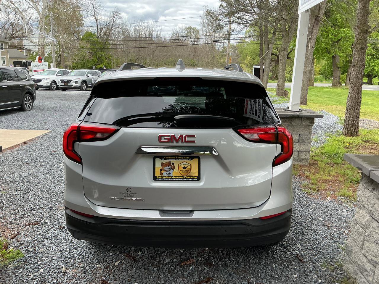 Used 2019 GMC Terrain SLE w/ Driver Convenience Package FWD image 4