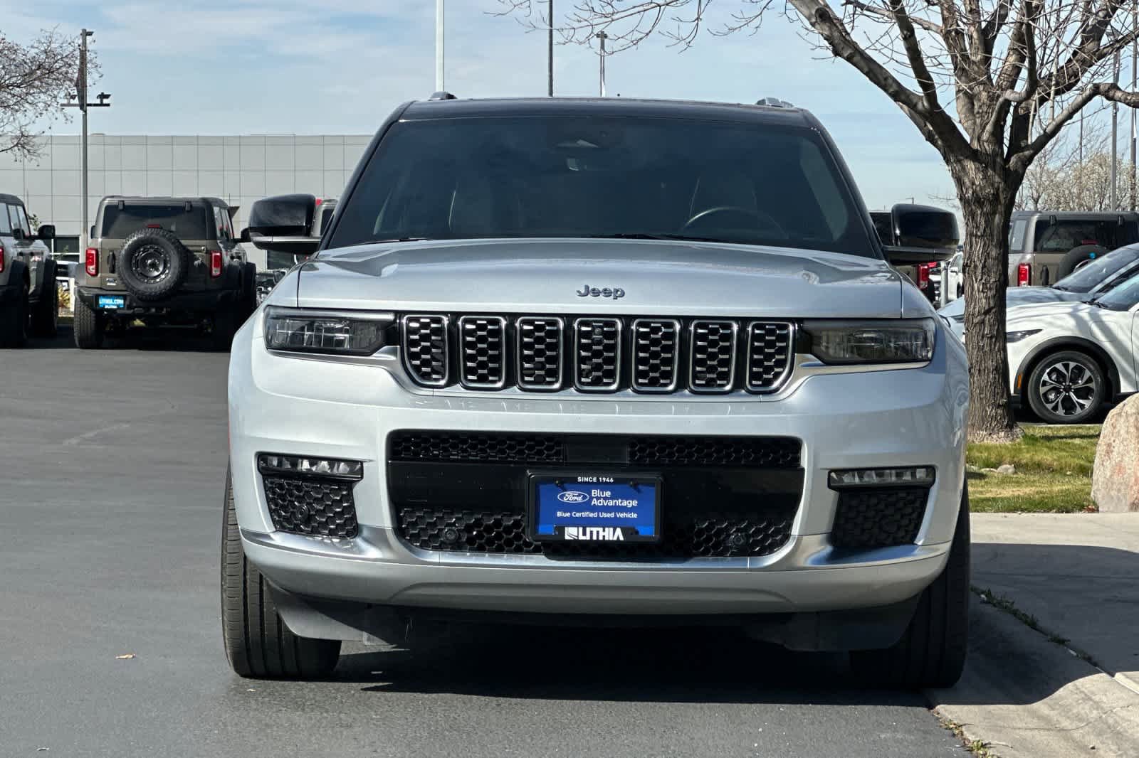 Used 2023 Jeep Grand Cherokee L Summit AWD/4WD image 9