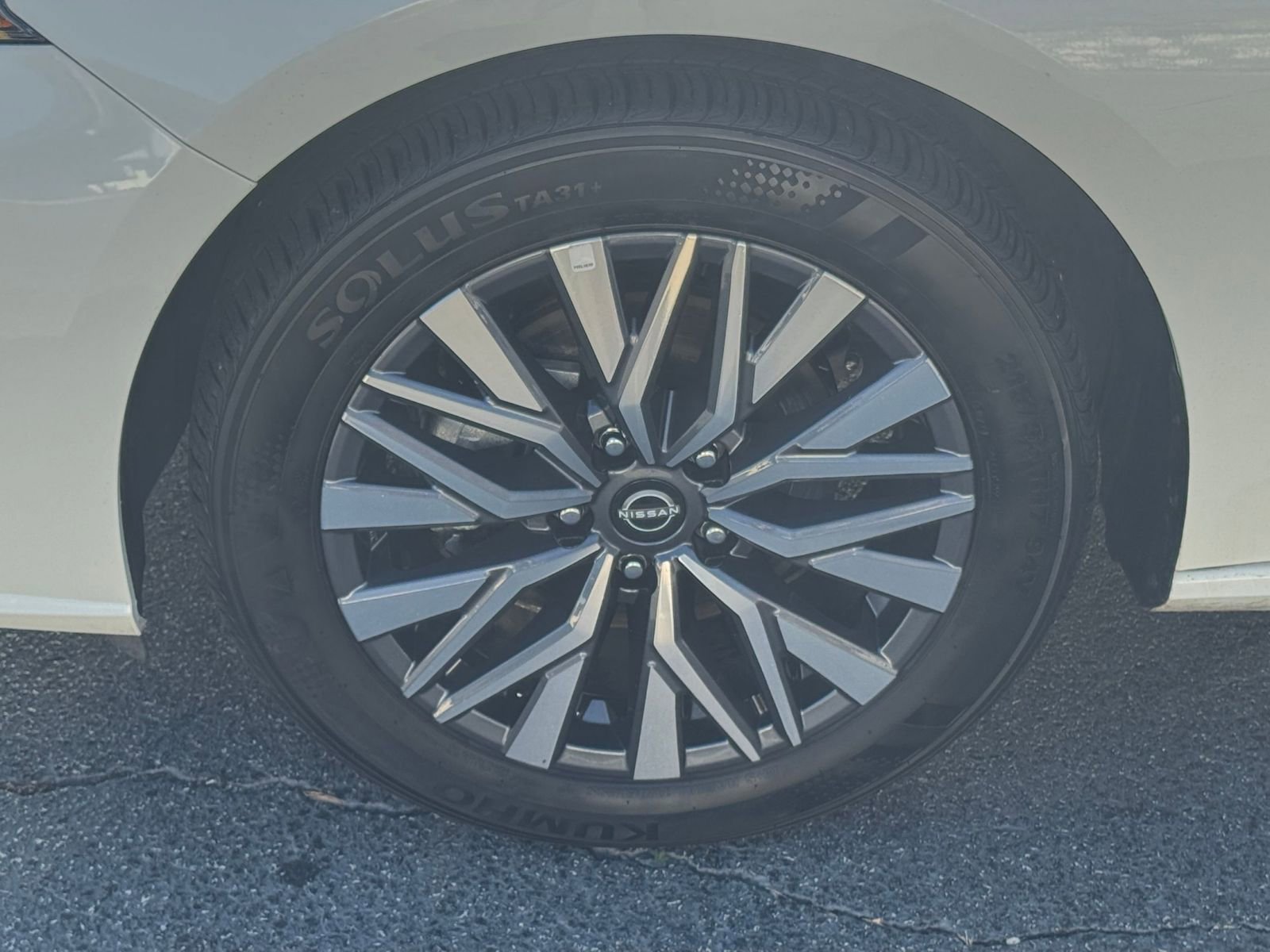 Used 2025 Nissan Altima 2.5 SV image 23