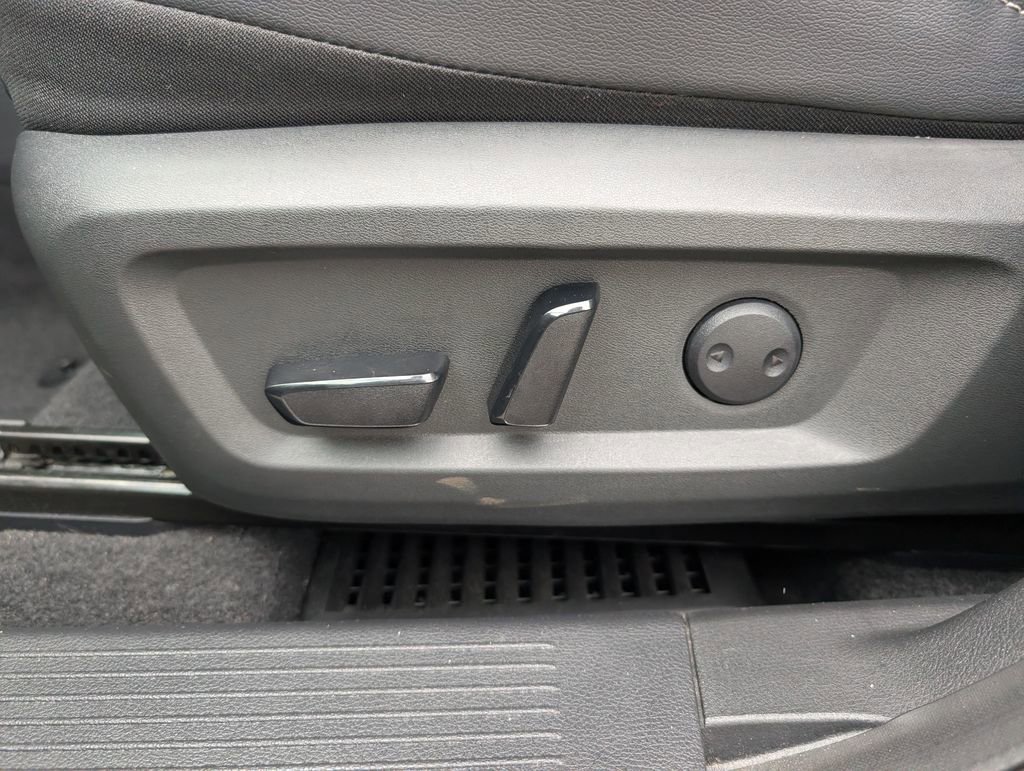 Used 2023 Nissan Rogue SL w/ SL Premium Package image 18