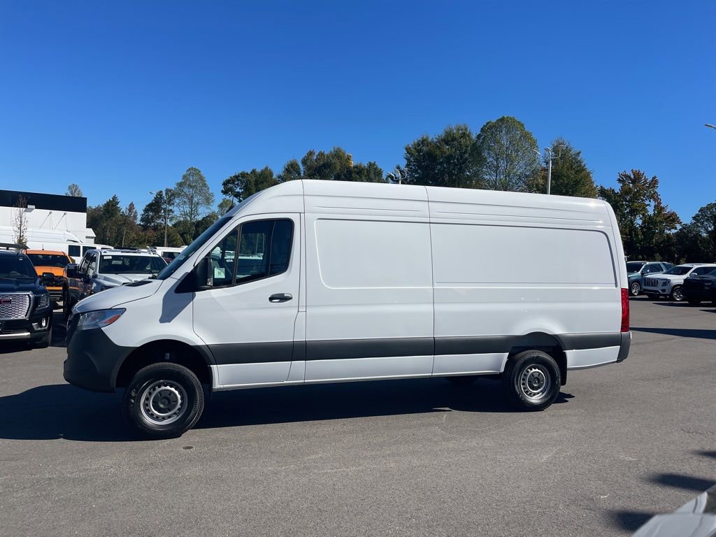 Used 2025 Mercedes-Benz Sprinter 2500 image 2