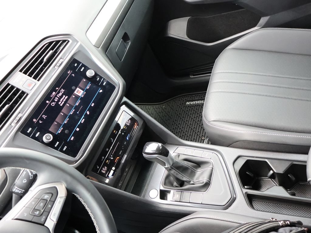 Certified 2023 Volkswagen Tiguan SE R-Line FWD image 23
