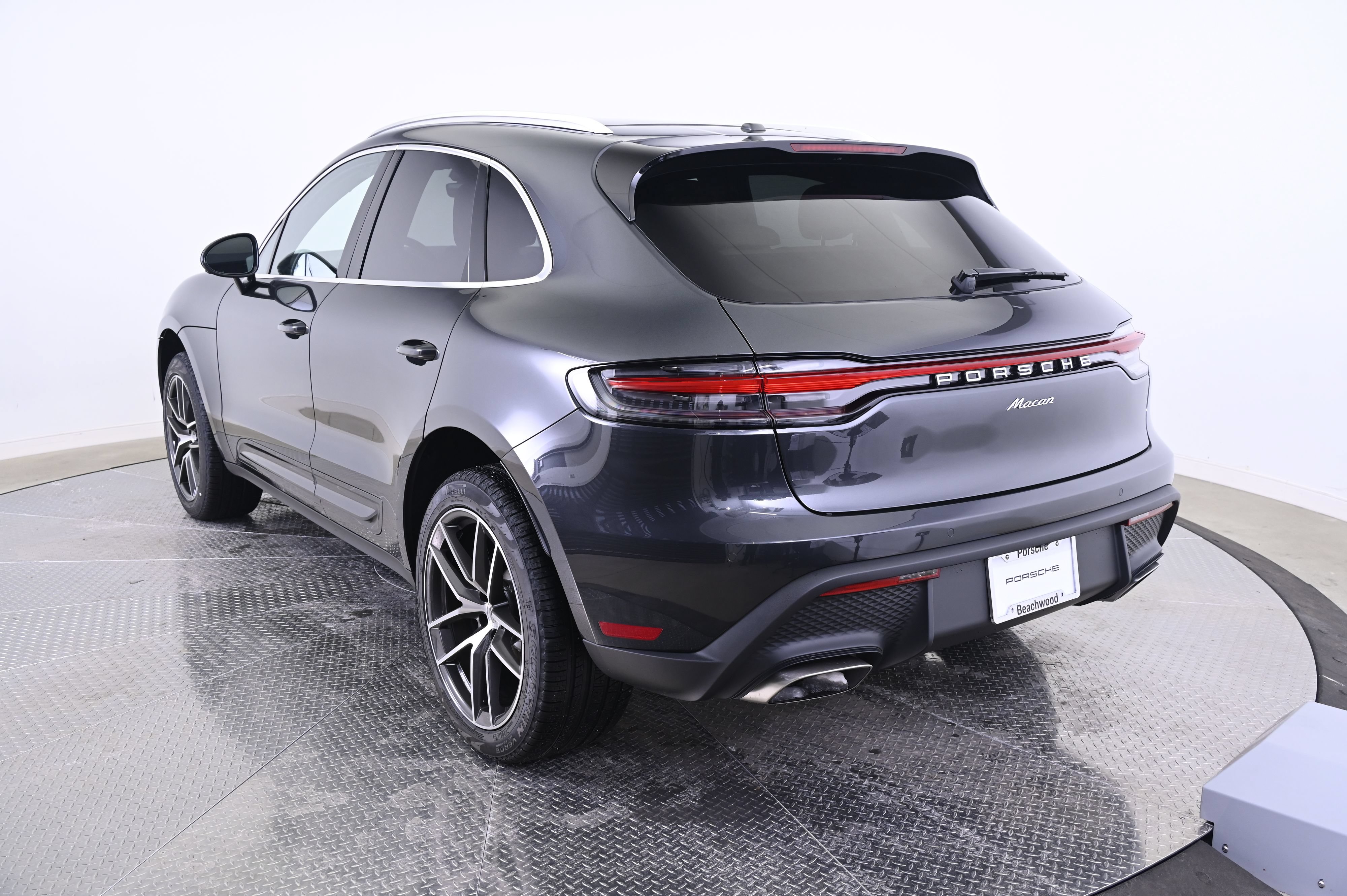 Certified 2026 Porsche Macan AWD/4WD image 3