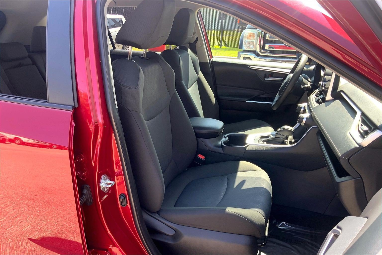Used 2025 Toyota RAV4 XLE AWD/4WD image 9