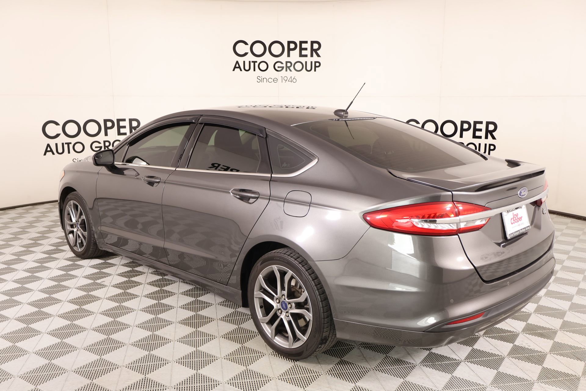Used 2017 Ford Fusion SE w/ Equipment Group 201A FWD image 21