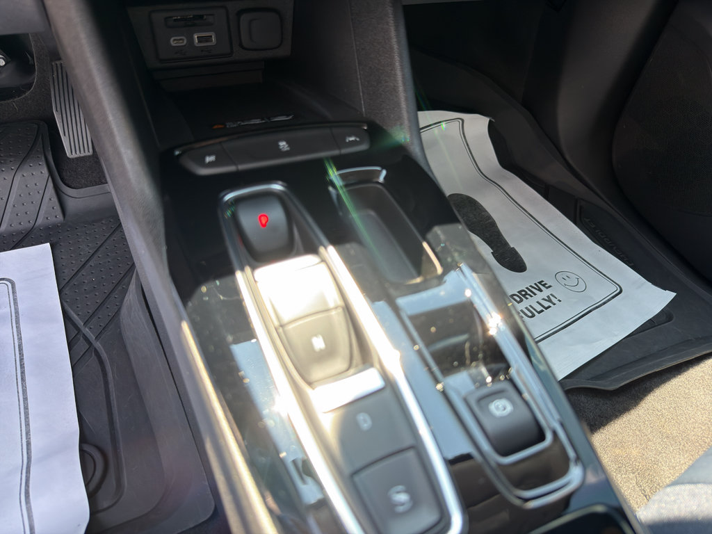 Used 2022 Chevrolet Bolt EUV LT w/ Convenience Package FWD image 17