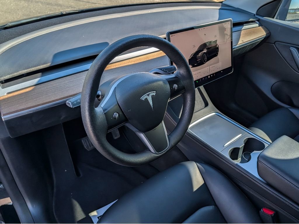 Used 2022 Tesla Model Y Long Range image 18