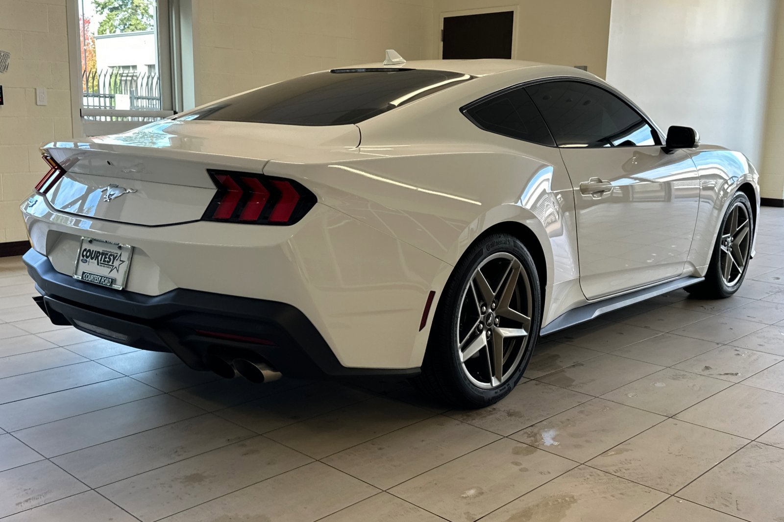 Used 2024 Ford Mustang Coupe image 4