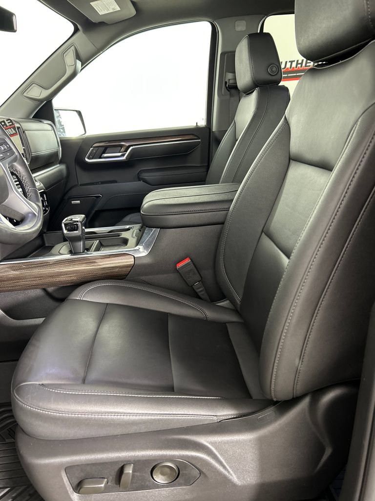 Used 2026 Chevrolet Silverado 1500 LT Trail Boss w/ LT Trail Boss Premium Package AWD/4WD image 13