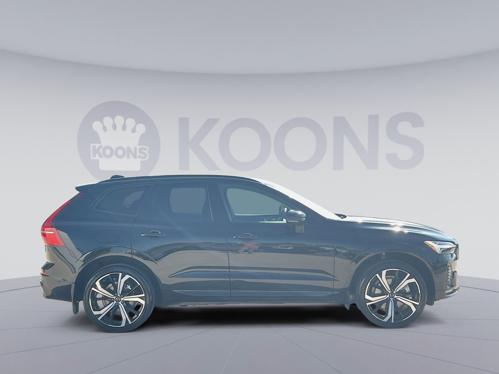 Certified 2023 Volvo XC60 B6 Ultimate w/ Climate Package image 8