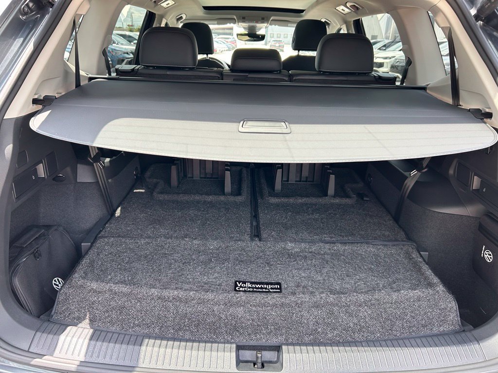Certified 2023 Volkswagen Tiguan SE w/ Panoramic Sunroof Package FWD image 48