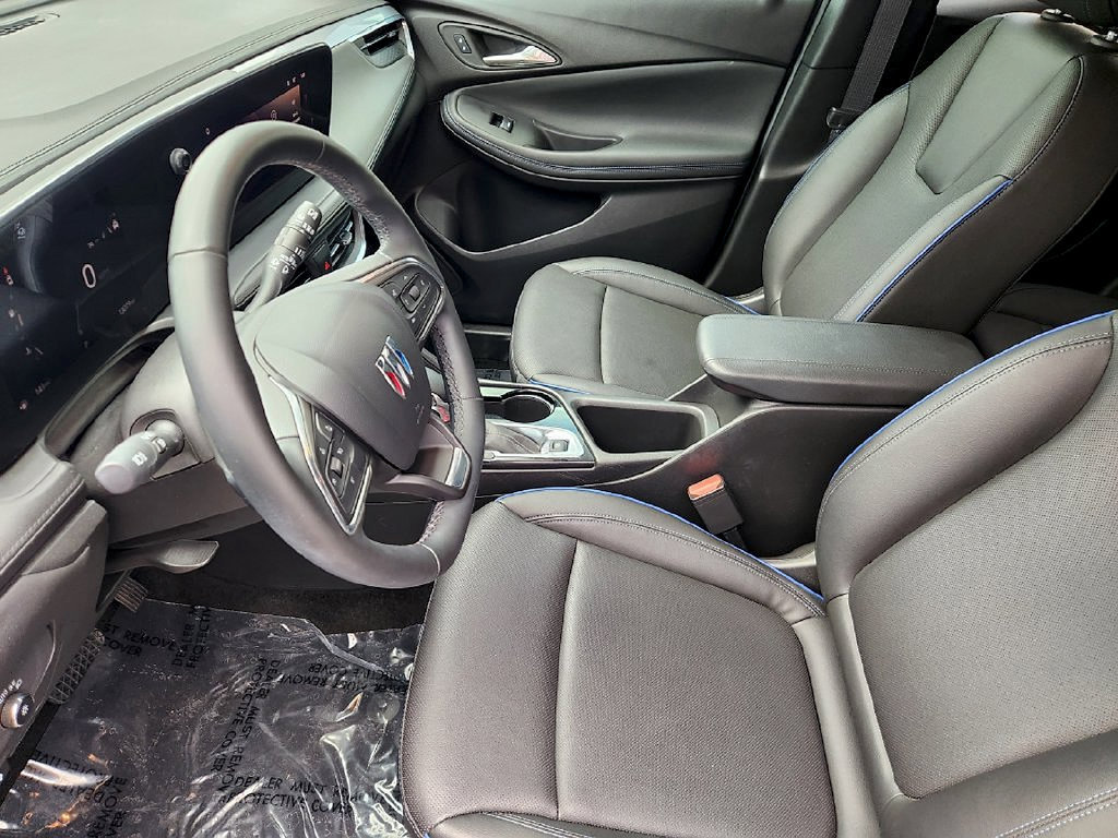 Used 2025 Buick Encore GX Sport Touring w/ Black Roof Package AWD/4WD image 13