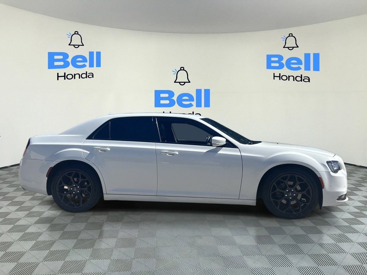 Used 2019 Chrysler 300 S w/ 300S Premium Group RWD image 5