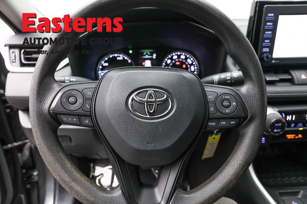 Used 2021 Toyota RAV4 LE image 10