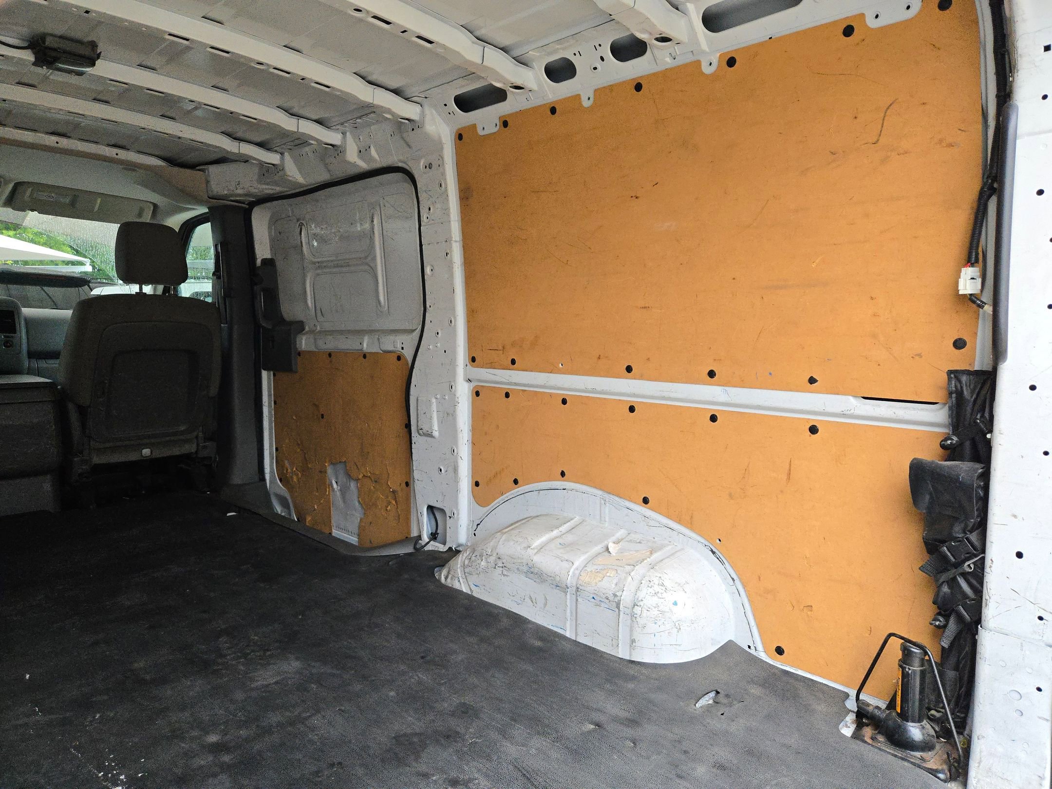 Used 2021 Nissan NV 2500 SV RWD image 14