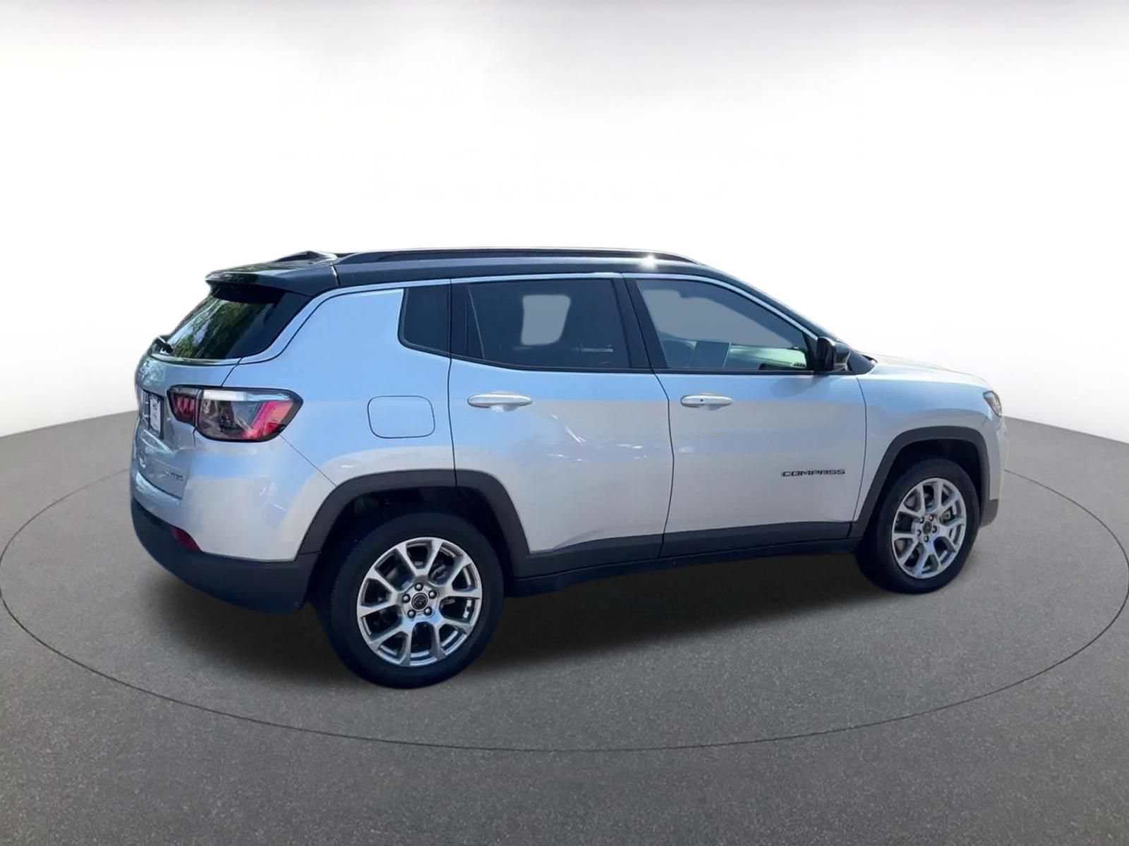 Used 2025 Jeep Compass Limited AWD/4WD image 15