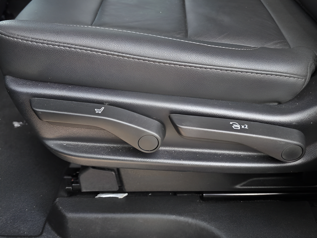 Used 2025 Chevrolet Tahoe LT AWD/4WD image 16