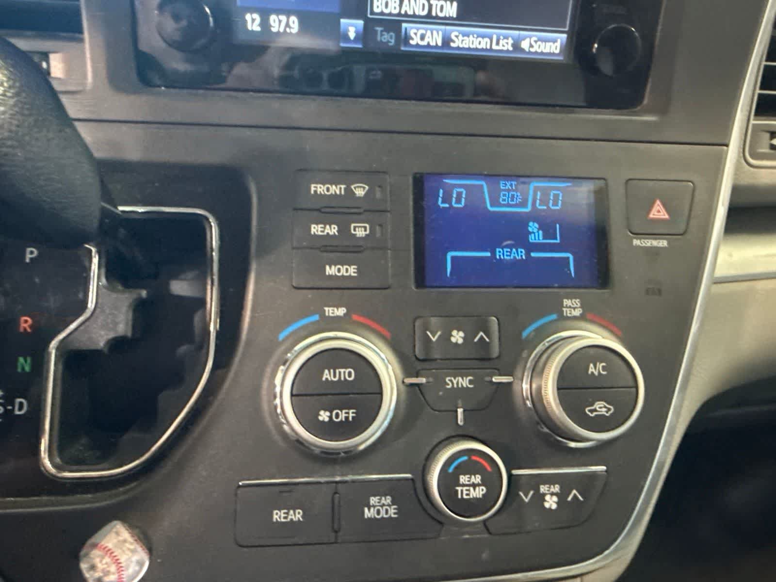 Used 2016 Toyota Sienna LE FWD image 28