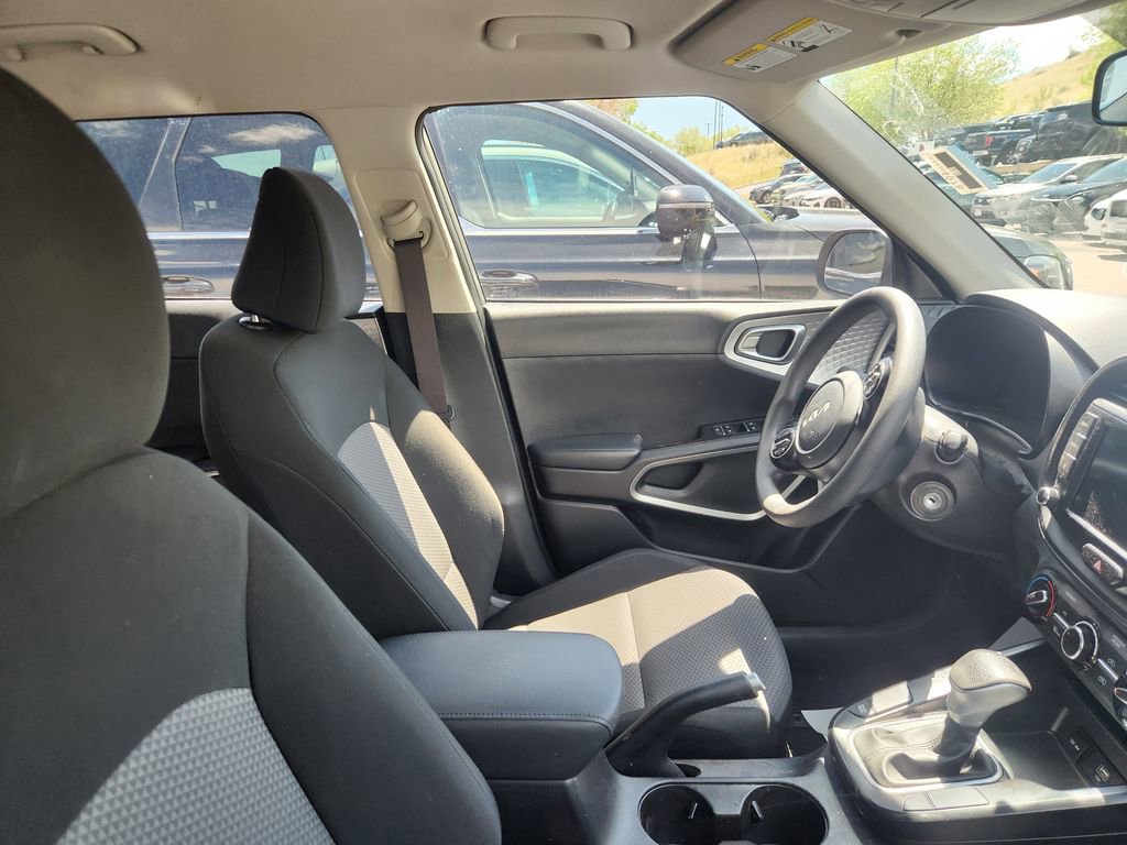 Certified 2023 Kia Soul LX w/ LX Technology Package FWD image 15