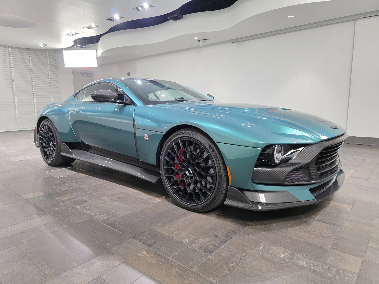 Used 2024 Aston Martin Valour RWD image 1