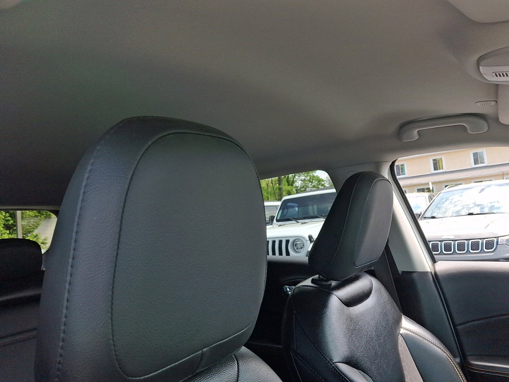 Used 2020 Jeep Compass Latitude w/ Cold Weather Group AWD/4WD image 13