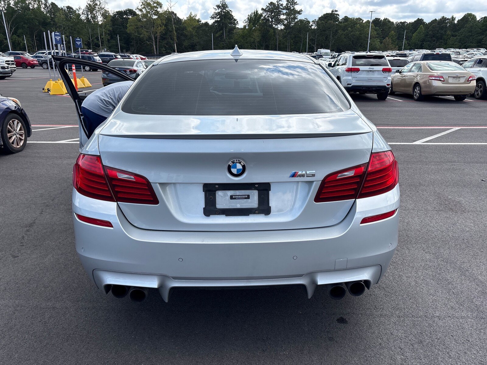 Used 2016 BMW M5 RWD image 12
