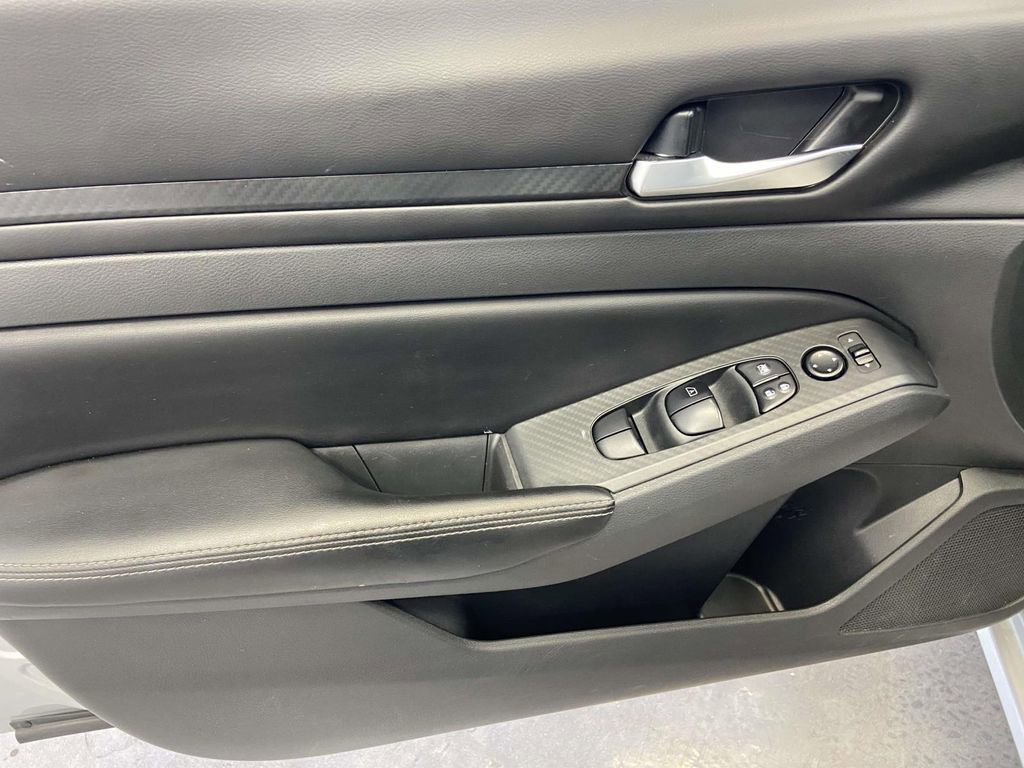 Used 2024 Nissan Altima 2.5 SV FWD image 16
