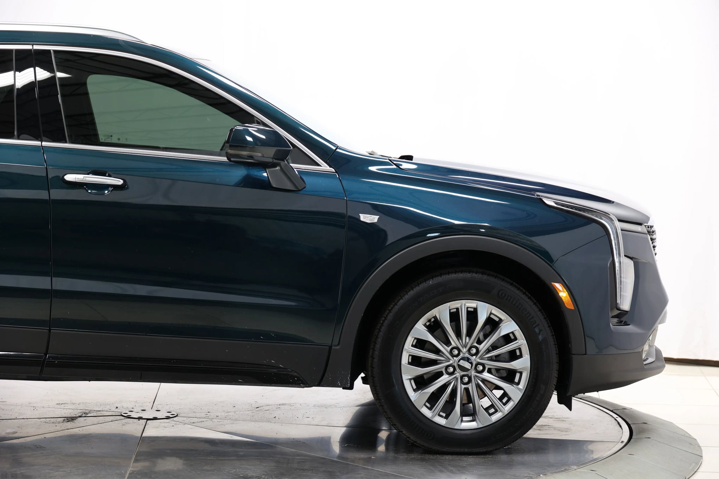 Used 2024 Cadillac XT4 Premium Luxury image 55