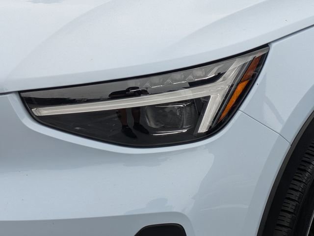 Certified 2025 Volvo XC40 B5 Plus w/ Climate Package AWD/4WD image 8
