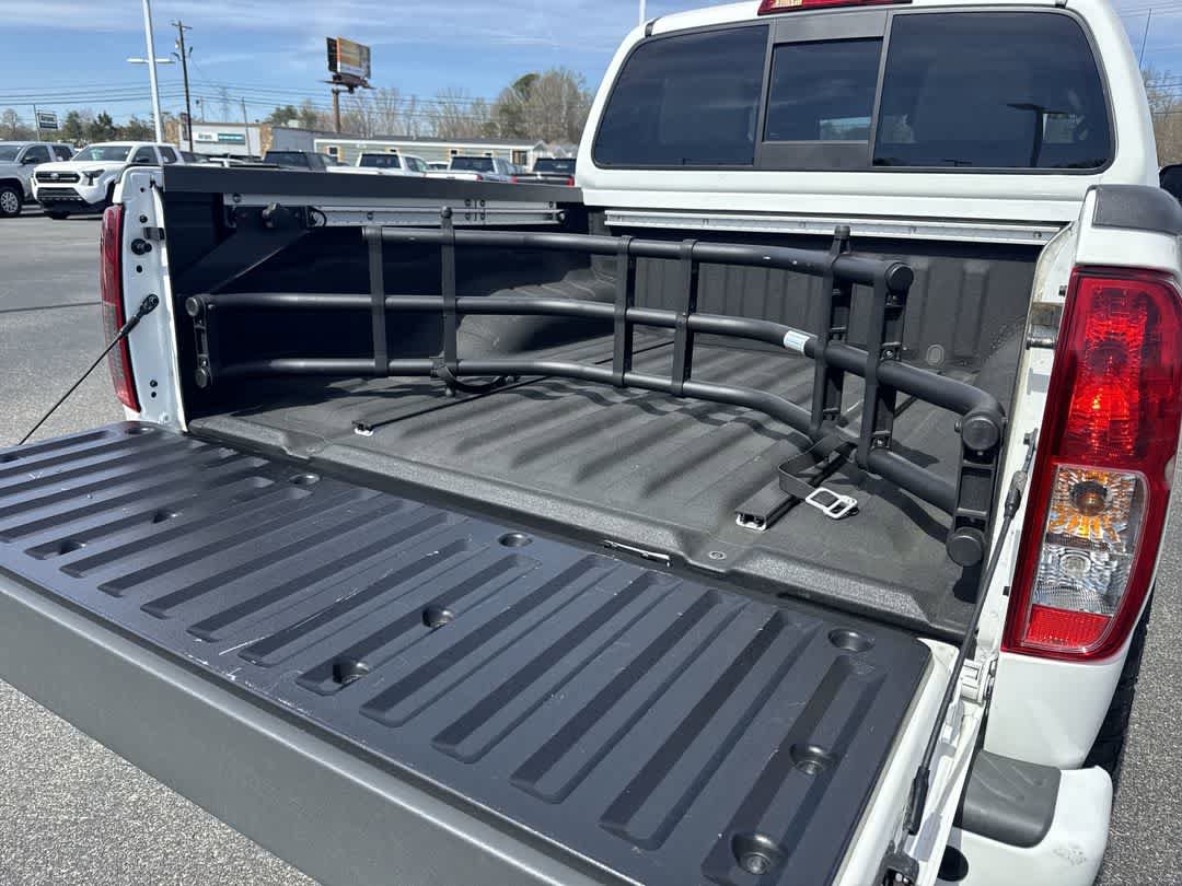Used 2021 Nissan Frontier SV w/ Midnight Edition Floor Mats AWD/4WD image 22