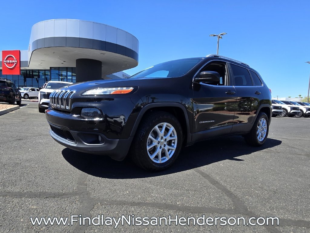 Used 2016 Jeep Cherokee Latitude FWD image 2