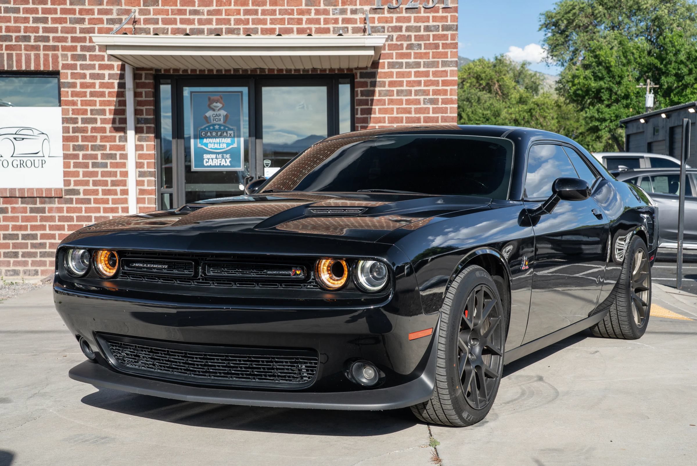 Used 2017 Dodge Challenger R/T Scat Pack w/ Leather Interior Group RWD image 1