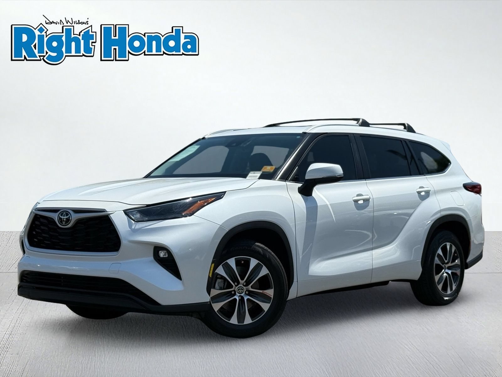 Used 2023 Toyota Highlander XLE FWD image 1