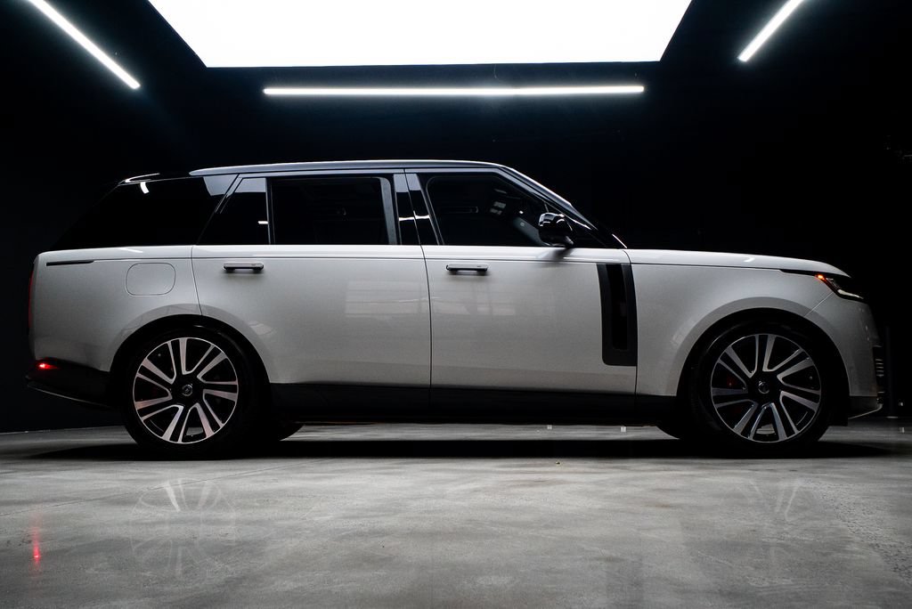Used 2023 Land Rover Range Rover SV AWD/4WD image 12