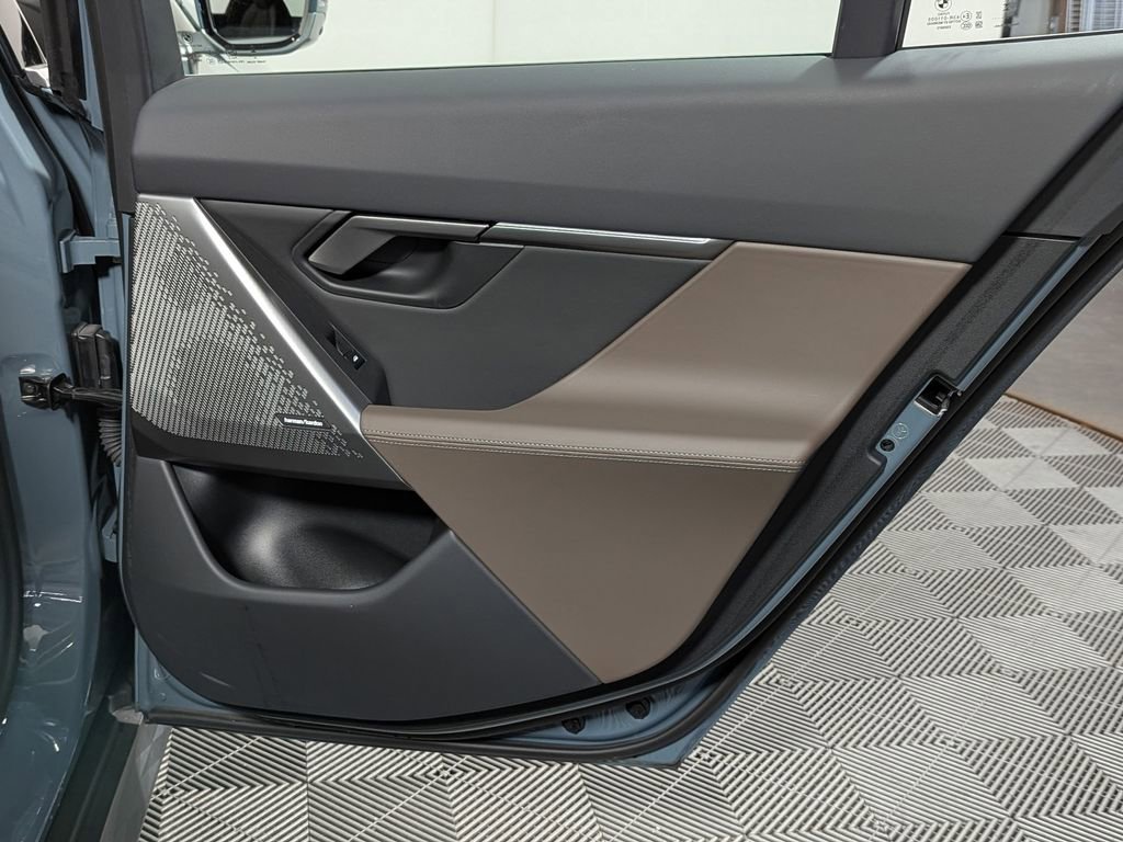 Used 2025 BMW 530i xDrive w/ Premium Package image 43