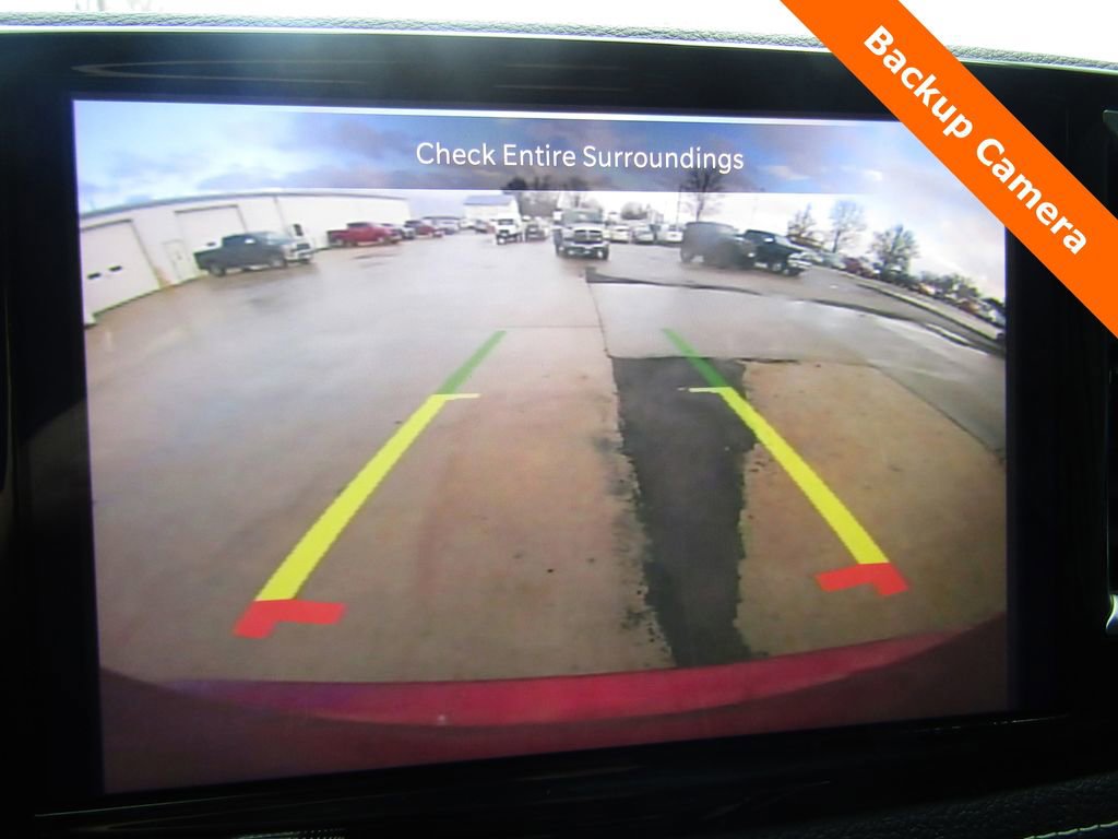 Used 2023 Chrysler Pacifica Limited AWD/4WD image 17